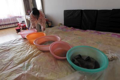 西充楼上漏水，住户失联，小区没物管，业主维权难！律师来支招……